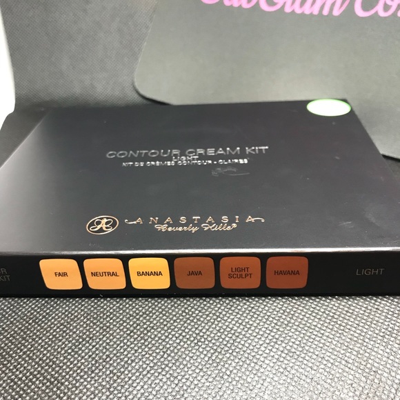 Makeup - Picture 3 of 5